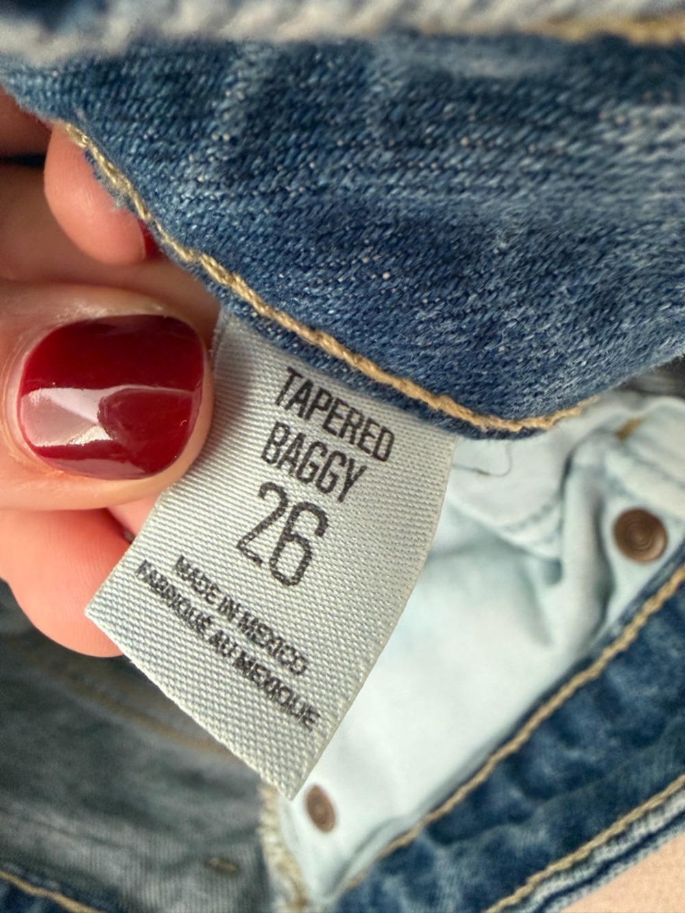 Urban Outfitters BDG Tapered Baggy Jeans in Light Wash - Picture 4 of 4
